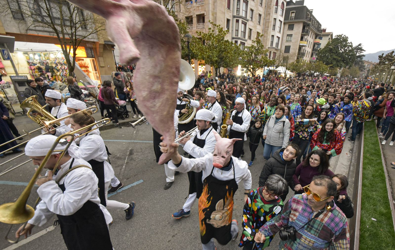Bajada de los toros de charangas en los carnavales de Tolosa 2020