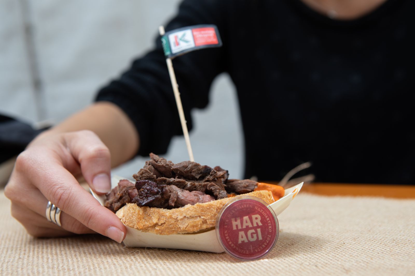 Degustación de pintxo en HARAGI