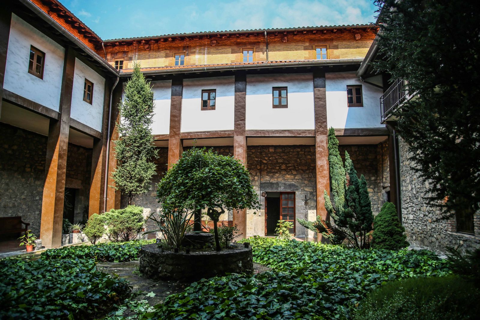 Santa Clara convento Tolosa Patio monumento parte vieja